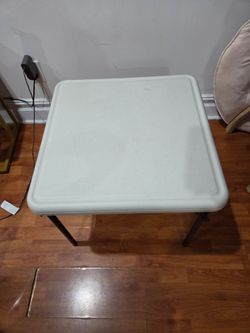 Lifetime folding table for kids
