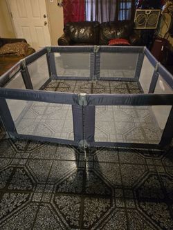 Baby fence play yard