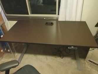 Electric sit to stand desk