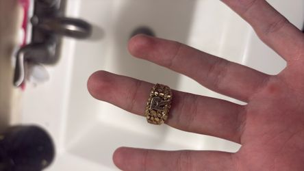 Nugget ring with R on it