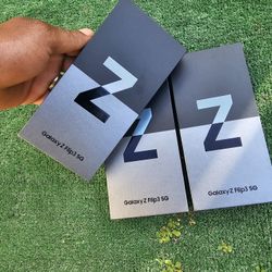 Samsung Galaxy Z flip 3 5g 128GB Unlocked 
