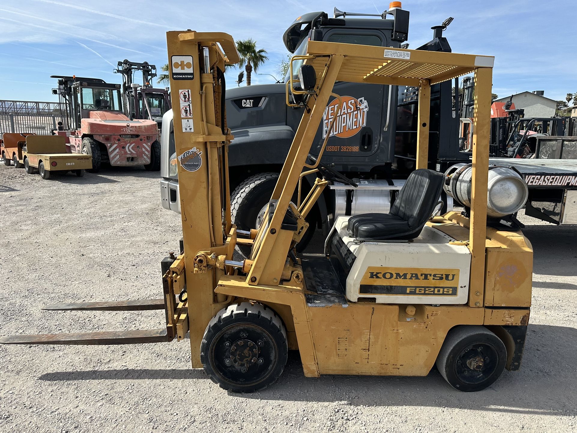 Komatsu FG20S-4 Forklift - 4K Lb Cap - 2 Stage Mast