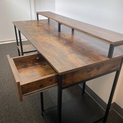 Desk- Perfect Condition 