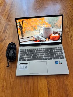 15.6 inches HP 15-fd0107dx Touchscreen Laptop Win11 i7 1255U @1.7Ghz Nvme 512Gb RAM 16Gb Microsoft Office