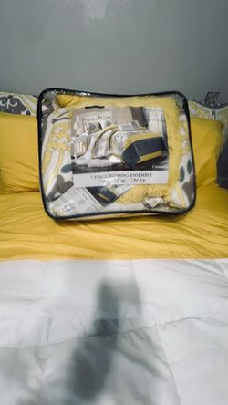 Yellow piece bedding ensemble