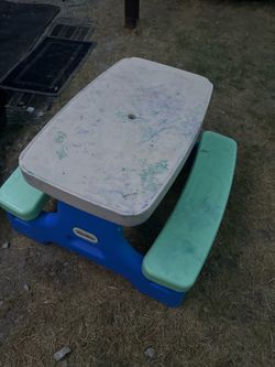 Toddler picnic table