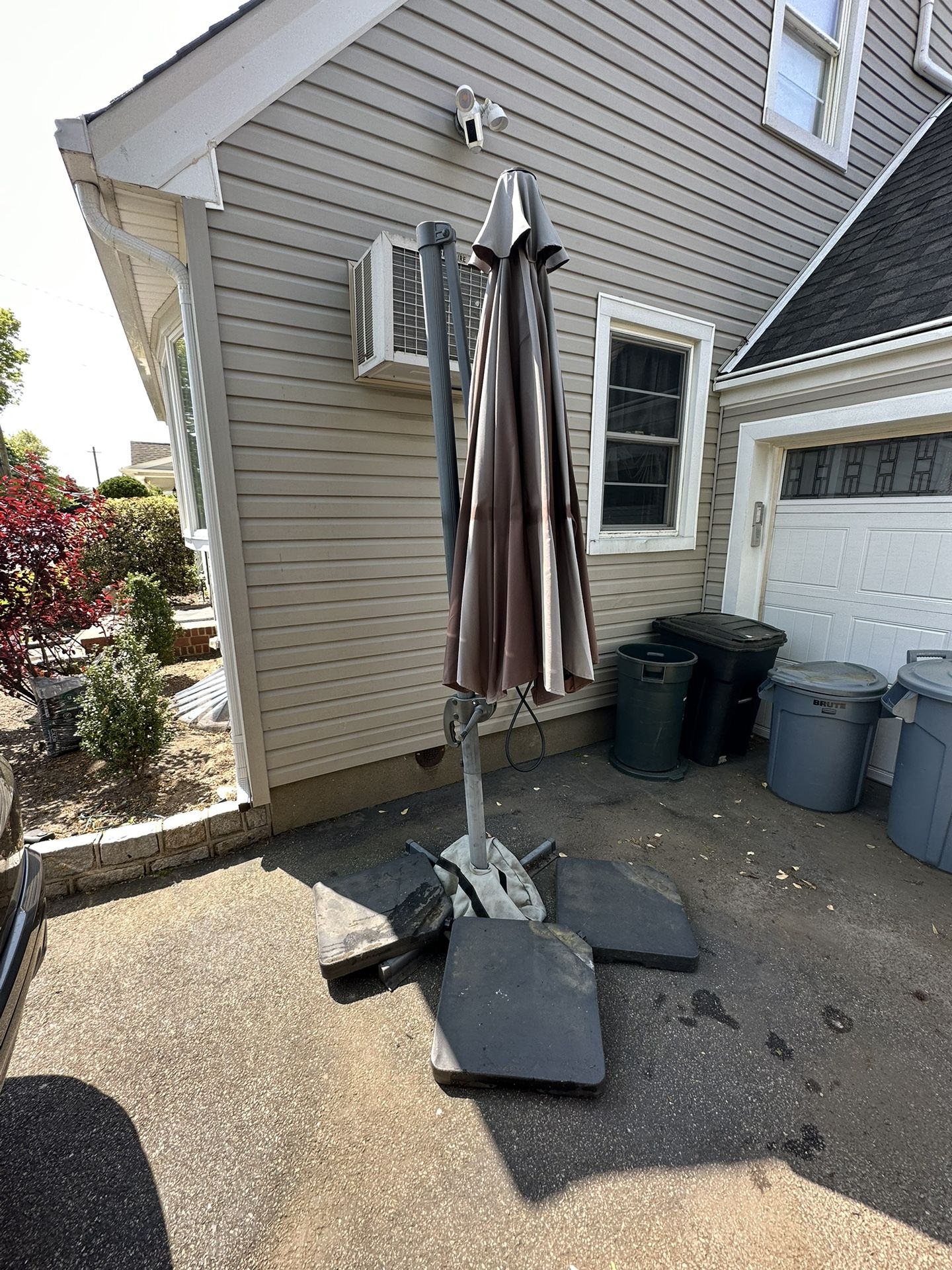 360-Degree Solar LED Cantilever Offset Patio Umbrella w/ Tilt - 10ft