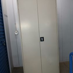 Metal Storage Cabinet With Adjustable Shelves 