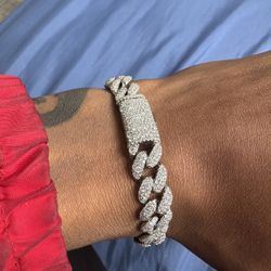 VVS1 Moissanite Cuban Link Bracelet 11mm 8"