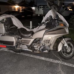 Motorcycle golden wing. 1985