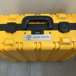 Klein Tools Insulated tool kit 13 pices with box 