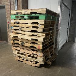 48x40 Pallets Need Picked Up Asap 