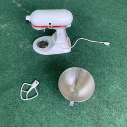 KITCHEN AID STAND MIXER 