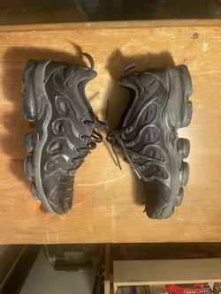 Black Nike Vapormax Plus trainers #vapormax