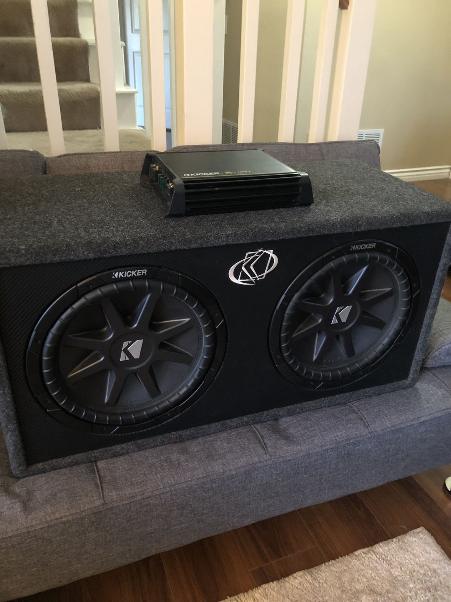 Kicker comp vr 10dcvr122 subs with 1000.1 amp for Sale in Santa Clarita