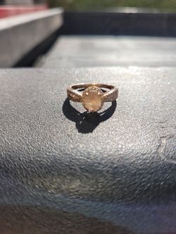 Beautiful Clean 1.2 karat diamond ring its 14kt rose gold it's also has morganite asking $750 firm cash must pick up Broadway and apache buckeye az I 