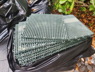Interlocking draining square tiles 900 units 10x10in