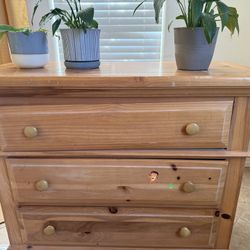 Dresser / Cabinet 15$