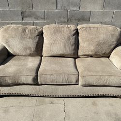 Sofás (couches)