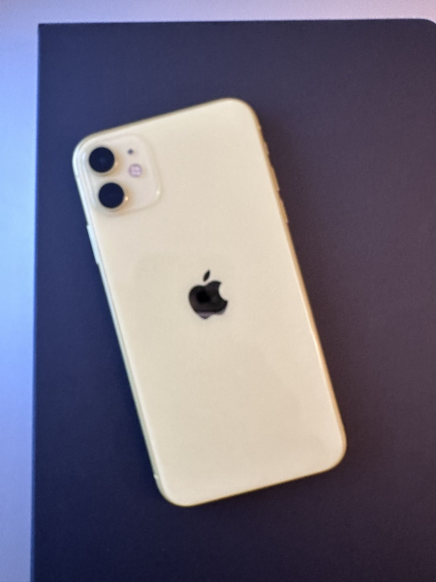 Iphone 11 Yellow 64GB ANY CARRIER YELLOW