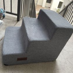 aodisman Grey Dog Steps