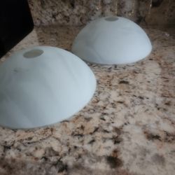 Light FIXTIRE GREAT CONDITION $75 NEEDS 2 LIGHT COVERS