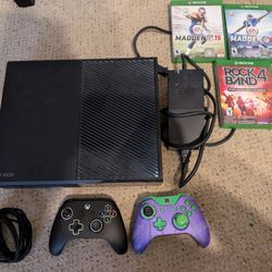 Xbox One. Games, Controllers And Cords 
