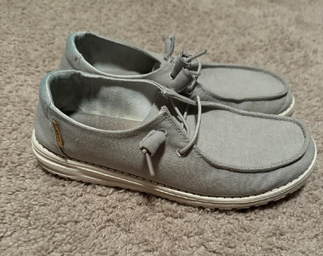 Women’s Hey Dude shoes size 9