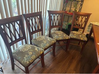 4 Dining room chairs