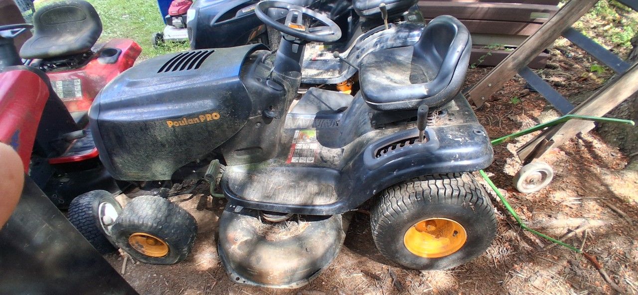 Black poulan pro tractor 42" cut with 18.5 hp briggs motor for parts or fix