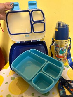 New dinosaur lunch box & spray water bottle  With trap !!