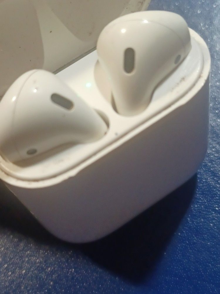 Apple Airpods w/ Portable Charger