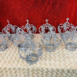 Crowns $1 EACH , CADA UNA. 9 Available “PLEASE SEE ALL PICTURES “NO HOLDING “