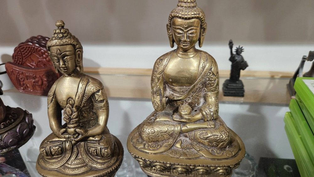 2 Buda Statue