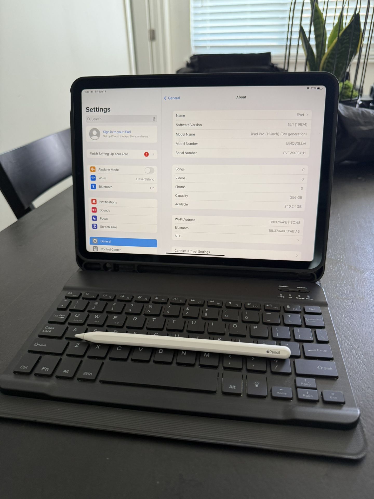 Apple iPad Pro 11-inch 256 GB (3rd Generation) Like New!