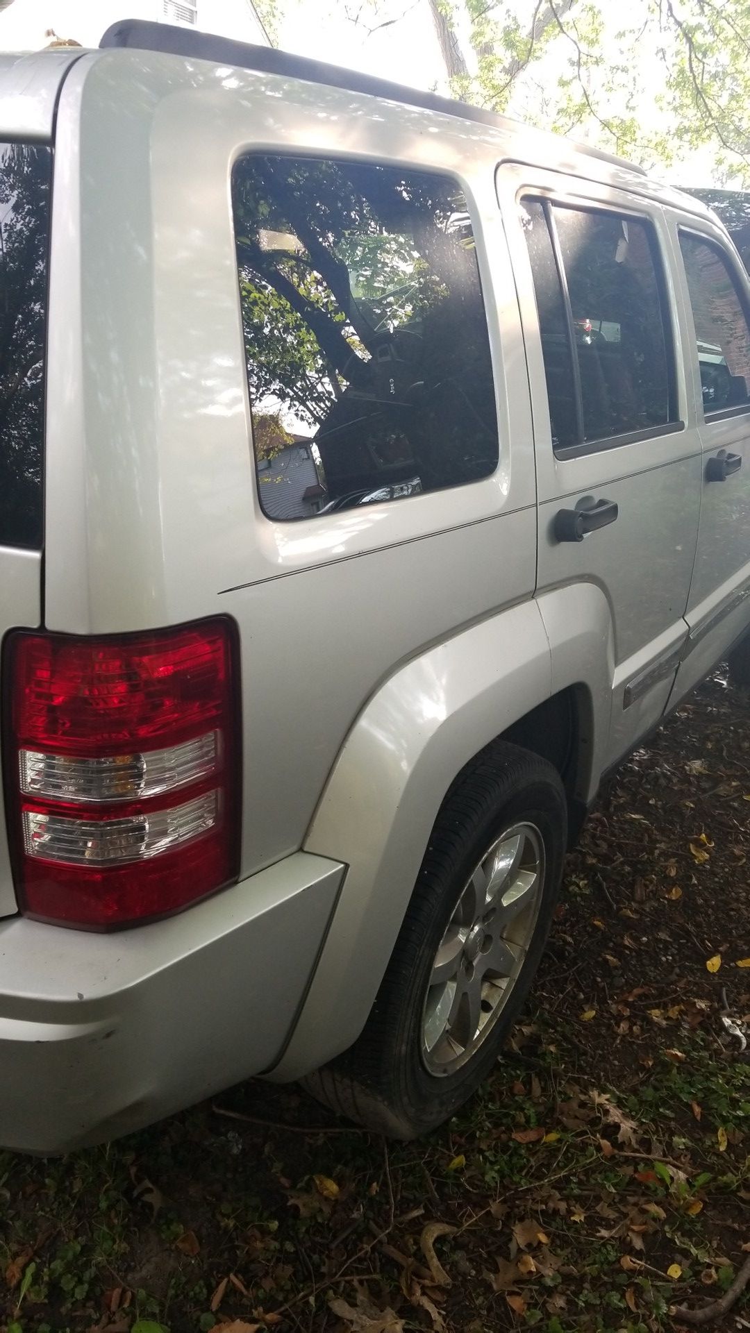 2008 jeep liberty (SELLING PARTS ONLY)