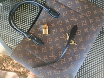 Lv Purse with Lock