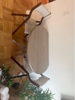 Free dining table and chairs (DTBK)