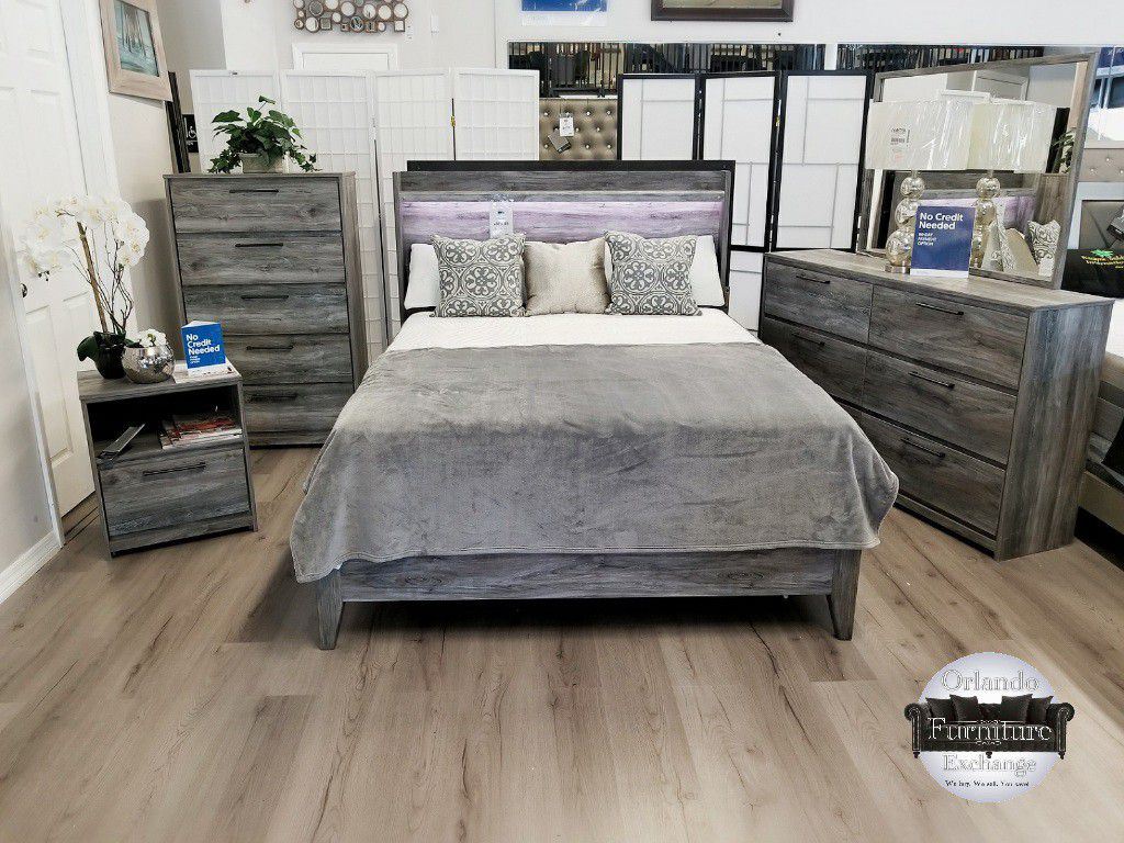 $679 WE DELIVER! BRAND NEW GREY ASHLEY QUEEN BED FRAME DRESSER AND MIRROR