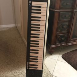 Alesis V49 midi keyboard