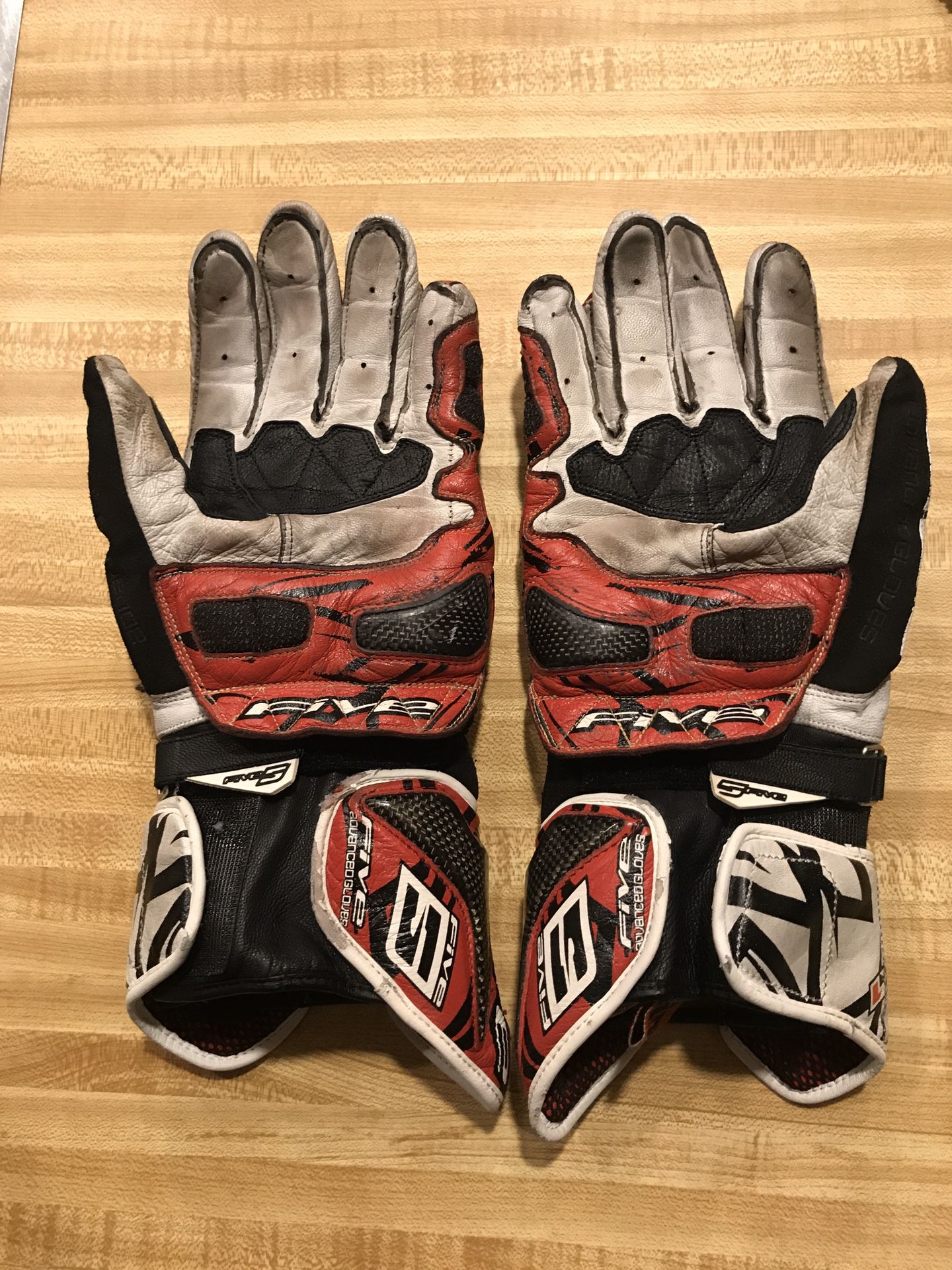 Five RFX1 Replica Attack Gloves for Sale in Escondido, CA - OfferUp