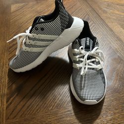 Adidas black and white shoes Size 3 1/2 kids