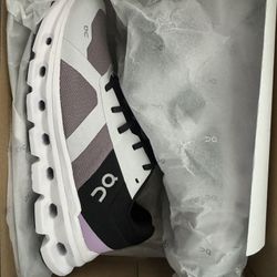 On Cloud Woman’s Cloud Runner Size 9 Brand New 