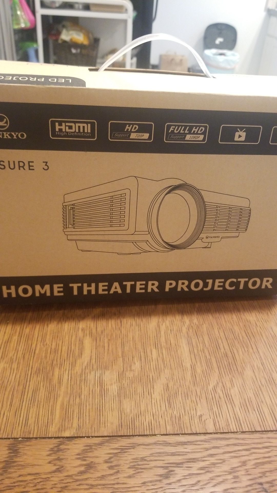 Vanjyo home theater projector BRAND NEW