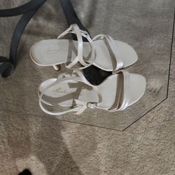 Sandals 7.5