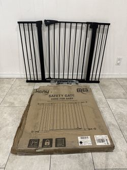 Extra Wide Safety Gate / Pet Gate - Fits Openings 30” - 46”