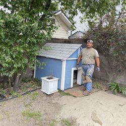 Huge Dog House !!! 5’ Tall