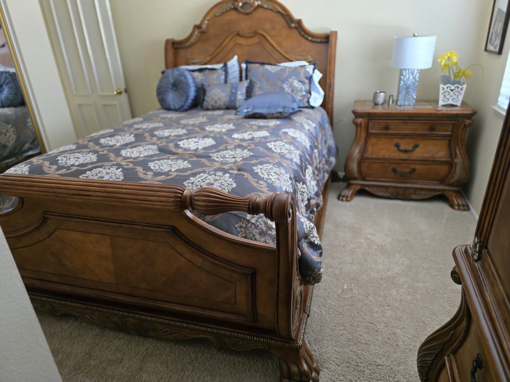 Bedroom Set Excellent Condition