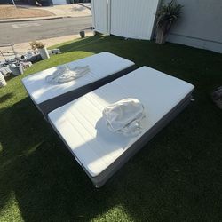 2 twin mattress and box spring It's like new—
