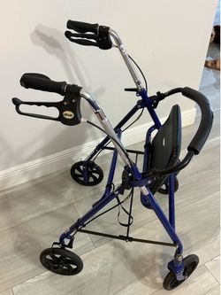 Walker with seat